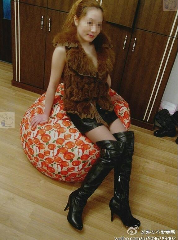 徐娘半老日志图 男公关用嘴伺候富婆(7)(点击浏览下一张趣图)