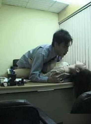 老总和秘书办公室偷情(2)(点击浏览下一张趣图)