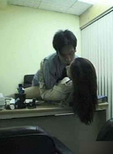 老总和秘书办公室偷情(4)(点击浏览下一张趣图)