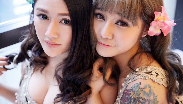 性感美女甜蜜搭档的私密时光超级美女图(3)(点击浏览下一张趣图)