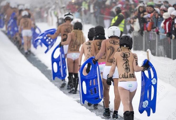 少女集体裸浴 最开放的男女集体裸泳图片：天体博客4风流图片(9)(点击浏览下一张趣图)