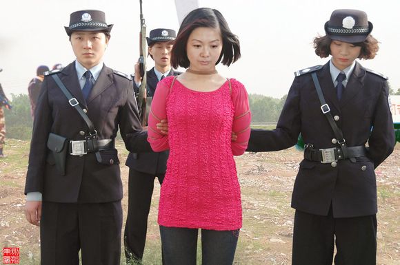 各国no.1美女 各国美女死刑犯行刑前：美女死刑犯大小便(3)(点击浏览下一张趣图)