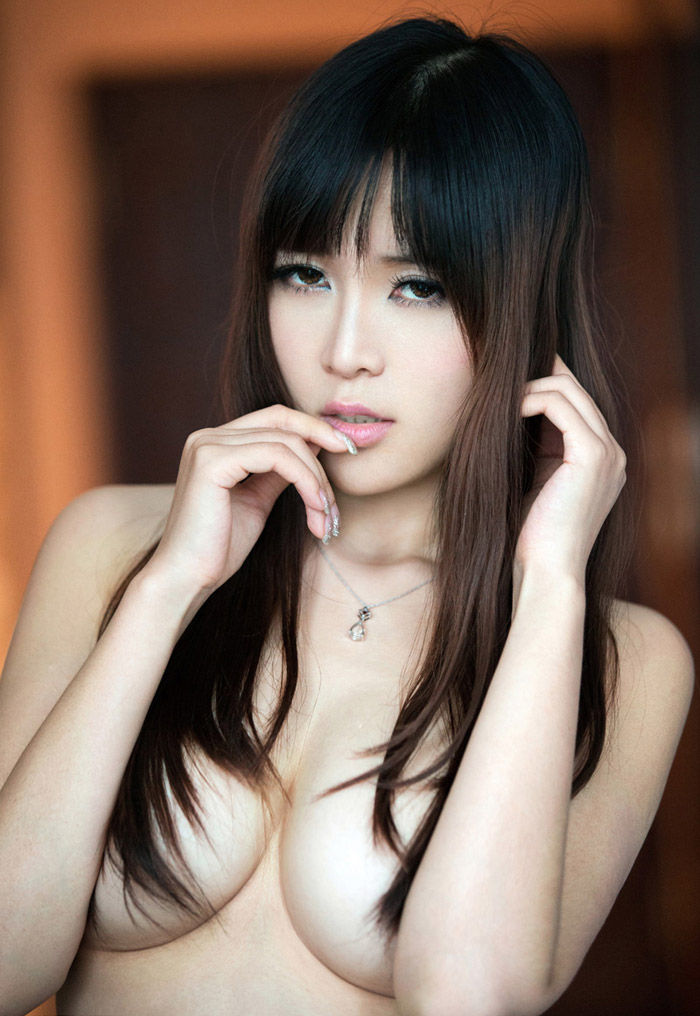 直播后妈照片 孩子摸后妈大腿图 (3)(点击浏览下一张趣图)