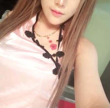 女人正面站着小便gif：高速堵车女小便组图(5)(点击浏览下一张趣图)