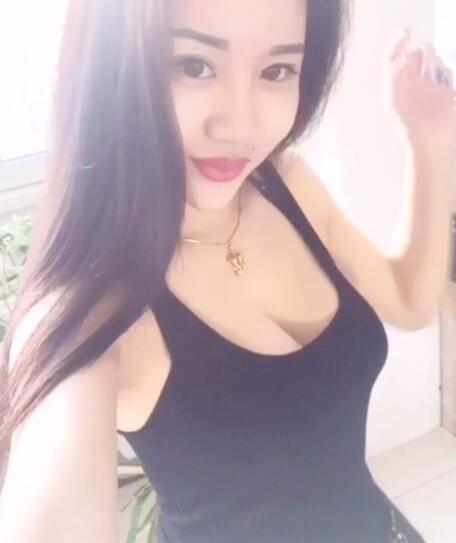 美女的小机巴视频 白富美的奶奶：女人拍照挡住的地方(5)(点击浏览下一张趣图)