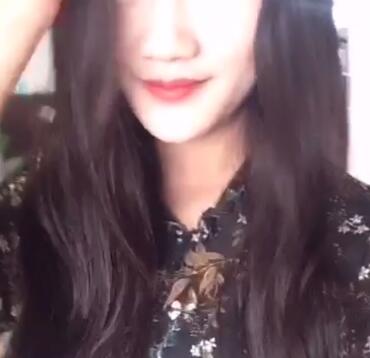 下面想找人安慰拍拍拍gif：女生自己安慰步骤动图(5)(点击浏览下一张趣图)