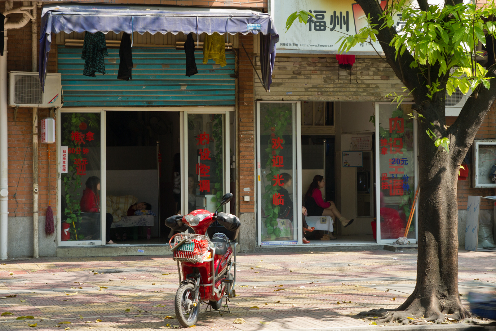 上海酒店特服小妹图片 洗头房图片高清(2)(点击浏览下一张趣图)