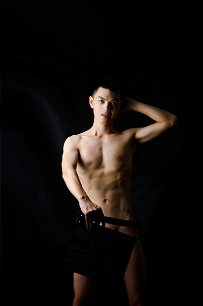 王瀚筋流菊花截图  杜达雄男模张亦凡 倪泽经典大曝照(5)(点击浏览下一张趣图)