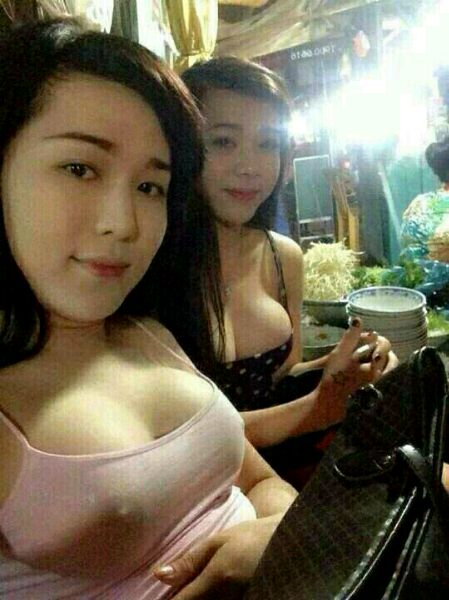 晒胸吧身体乳图片 大胸妹子怎么穿衣(点击浏览下一张趣图)