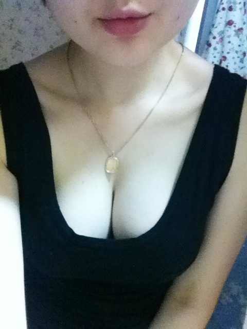 自取其乳吧身体乳图片 世上最美的祼胸(点击浏览下一张趣图)