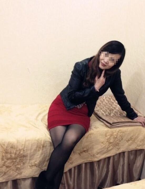 半老徐娘风流按摩师图 风韵犹存的中年大妈www色母图片(3)(点击浏览下一张趣图)