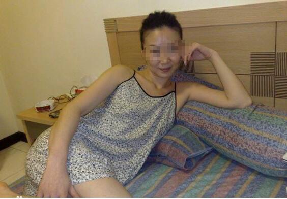 中老年大姐风韵图片 居家大姐图 中年富婆风韵图片(点击浏览下一张趣图)
