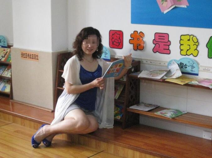 成都大姐图片风韵大姐 大姐和大哥摸图片 (6)(点击浏览下一张趣图)