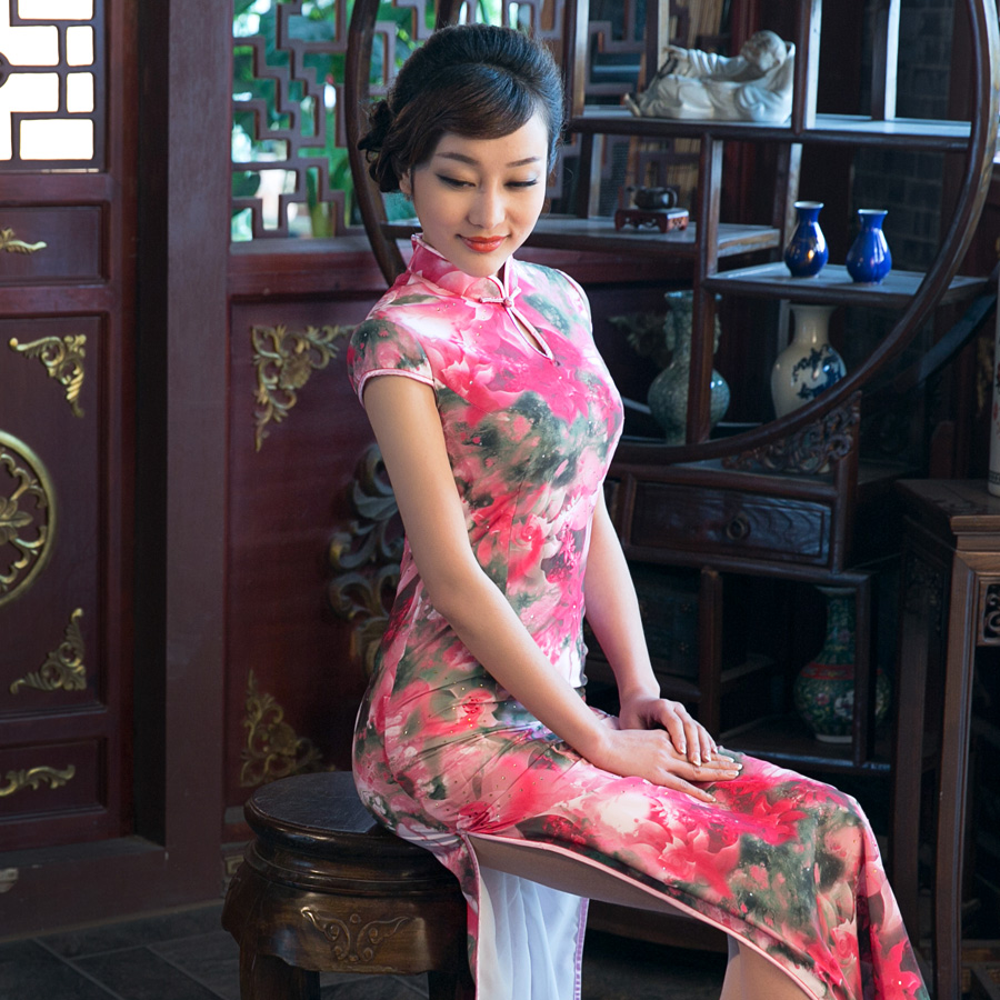 开叉旗袍美女朱雯朱 模特朱雯朱静 双胞胎模特雅婕雅娟(3)(点击浏览下一张趣图)
