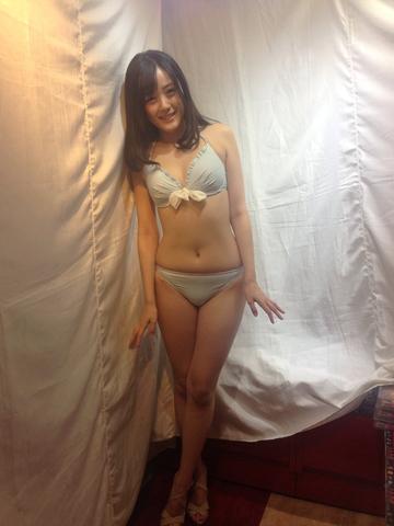 铃原エミリ美图 鈴原エミリ中文字幕 铃原爱蜜莉电影播放(3)(点击浏览下一张趣图)