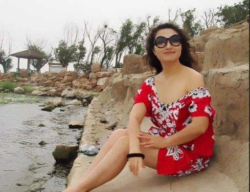 吸引人的中年大姐图片 外来女贴吧图片魅力的中年大姐图片(2)(点击浏览下一张趣图)