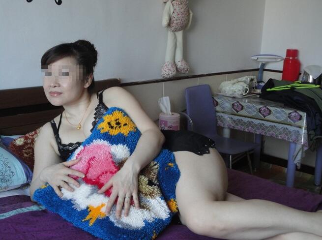 吸引人的中年大姐图片 外来女贴吧图片魅力的中年大姐图片(4)(点击浏览下一张趣图)