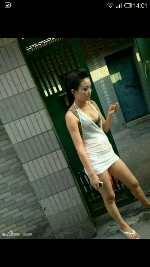 小巷大妈站街女图 去路边擦鞋阿姨问我要(5)(点击浏览下一张趣图)