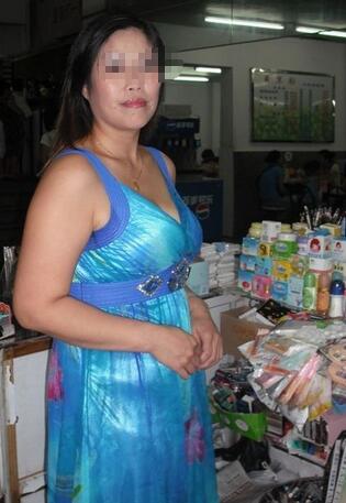 东北三省肥徐娘图 丰满白大腿熟娘图欣赏(4)(点击浏览下一张趣图)