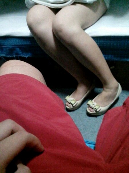 偷拍地铁大白腿图片欣赏 王冠大白腿迷死男人照(7)(点击浏览下一张趣图)