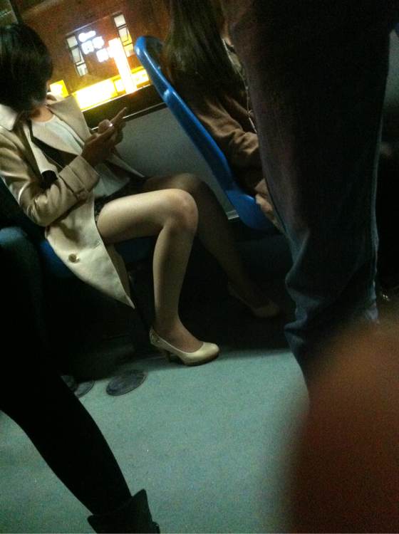 大白腿吧贴吧图片欣赏 摸大白腿的事(5)(点击浏览下一张趣图)