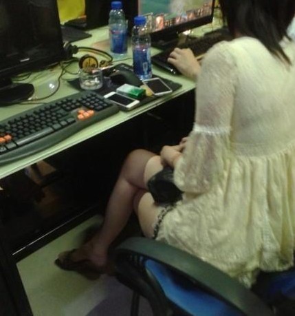 夏天妹子的大白腿图片欣赏 世界美图采集百度大图(点击浏览下一张趣图)