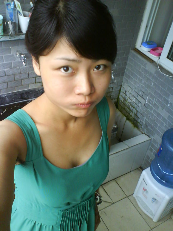 上课女同学的腋毛图片 最多的腋毛视频及图片(5)(点击浏览下一张趣图)