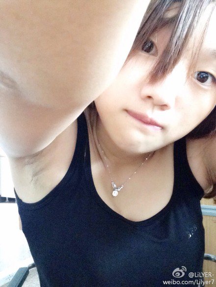 把抓拍进行到底图 女生腋毛浓密图片(4)(点击浏览下一张趣图)