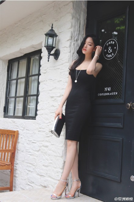 包裹着他的昂扬 抵死缠绵把她扔进车里 女儿包裹着他的昂扬(点击浏览下一张趣图)