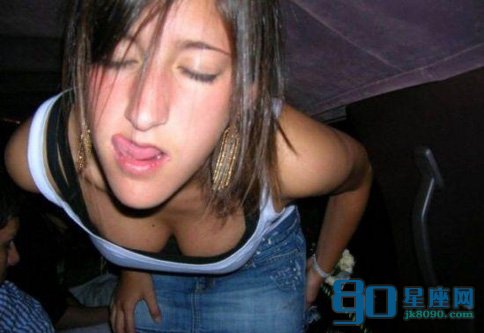 美女醉酒失态图 失态的醉酒照片：明星醉酒任人摸明星喝醉酒的小视频(点击浏览下一张趣图)