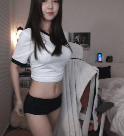 yy夏可可违规照片 yy夏可可忘关视频 yy女主播夏可可图片(5)(点击浏览下一张趣图)