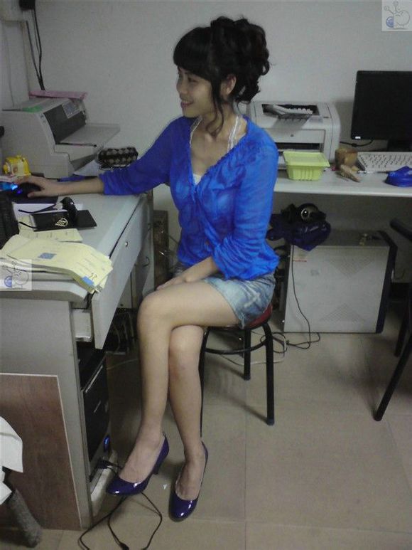 小蜗牛公司职员图片 丝语系列全集25部(2)(点击浏览下一张趣图)