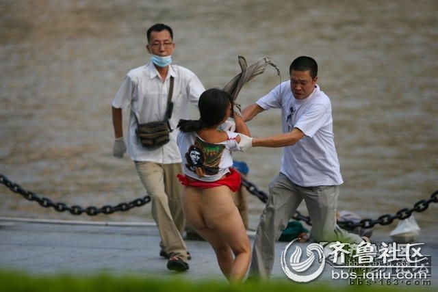 流浪女凄美图 漂亮流浪女 全世界流浪女图(3)(点击浏览下一张趣图)