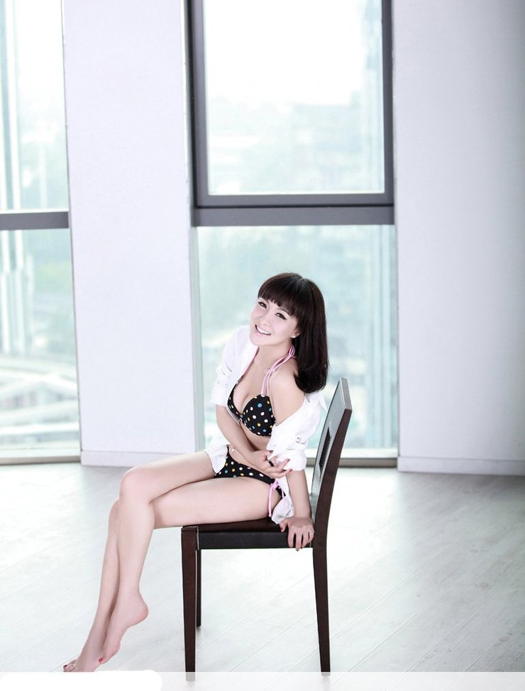 清纯带点调皮的性感女士内衣美女图片(5)(点击浏览下一张趣图)
