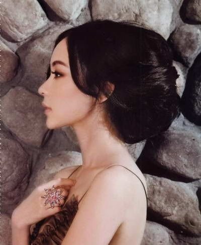 拥有完美侧脸十大女星(8)(点击浏览下一张趣图)