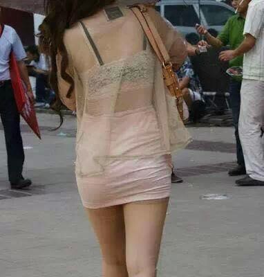 夏天内衣搞笑图 妹子身体乳图片(2)(点击浏览下一张趣图)