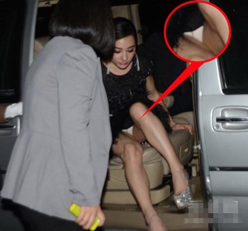 下车时露底走光图片 (点击浏览下一张趣图)