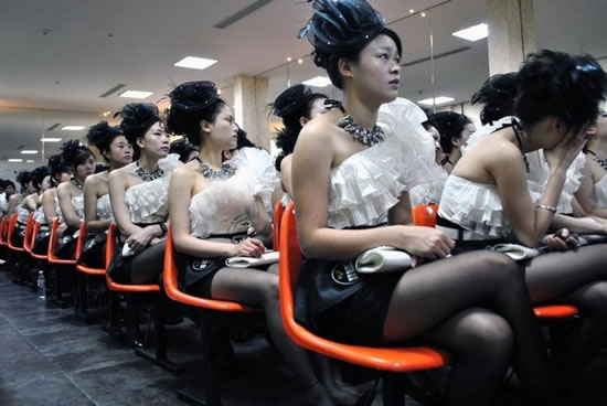 东莞小姐三十六式培训图片 曝光东莞内部培训图片(点击浏览下一张趣图)