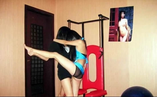 东莞小姐三十六式培训图片 曝光东莞内部培训图片(7)(点击浏览下一张趣图)