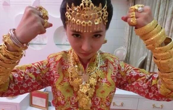 有钱女人都做些什么，女人把钱穿在身上和用在脸上的区别(4)(点击浏览下一张趣图)