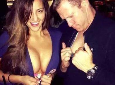 其实男人也可以挤出乳沟的(点击浏览下一张趣图)