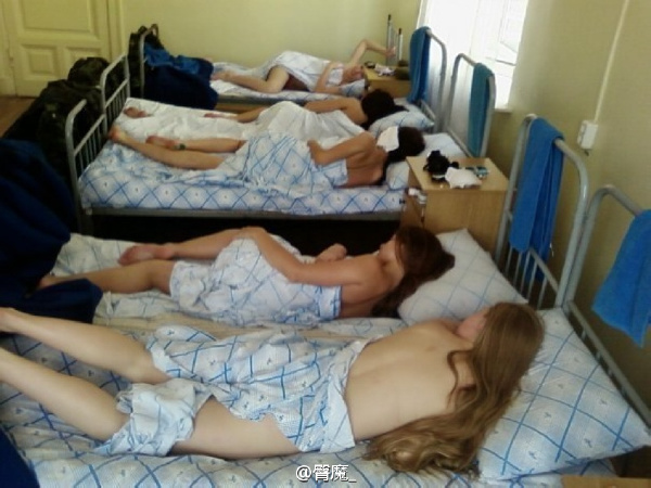 实习医生要去女生宿舍检查身体了。。。。(点击浏览下一张趣图)
