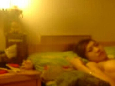 弟弟上网看性爱视频 主角竟是姐姐(点击浏览下一张趣图)