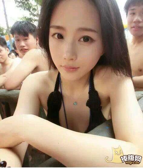 天然浴场男女混浴。多少双色狼 的眼镜(点击浏览下一张趣图)