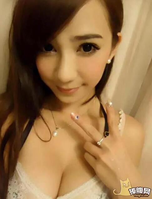 妹子手上的白色液体是怎么回事(点击浏览下一张趣图)