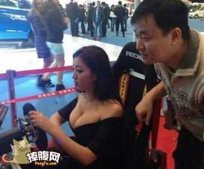 我只是在看妹子玩游戏而已真的(点击浏览下一张趣图)