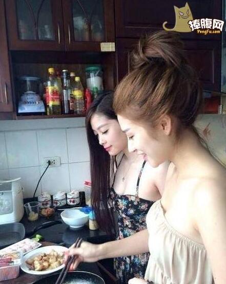 小姨子来我家了给我做饭了呢(点击浏览下一张趣图)
