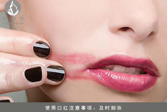 女人每天涂口红竟会伤嘴巴(点击浏览下一张趣图)