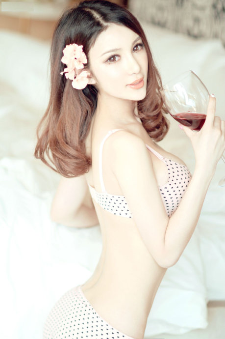 90后美女的胸写真壁纸(3)(点击浏览下一张趣图)