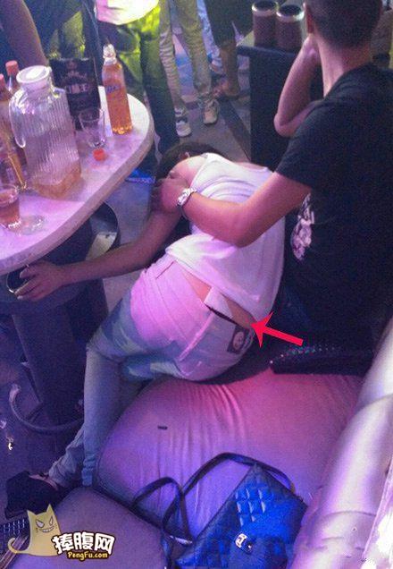 美女的卫生巾出来了(点击浏览下一张趣图)